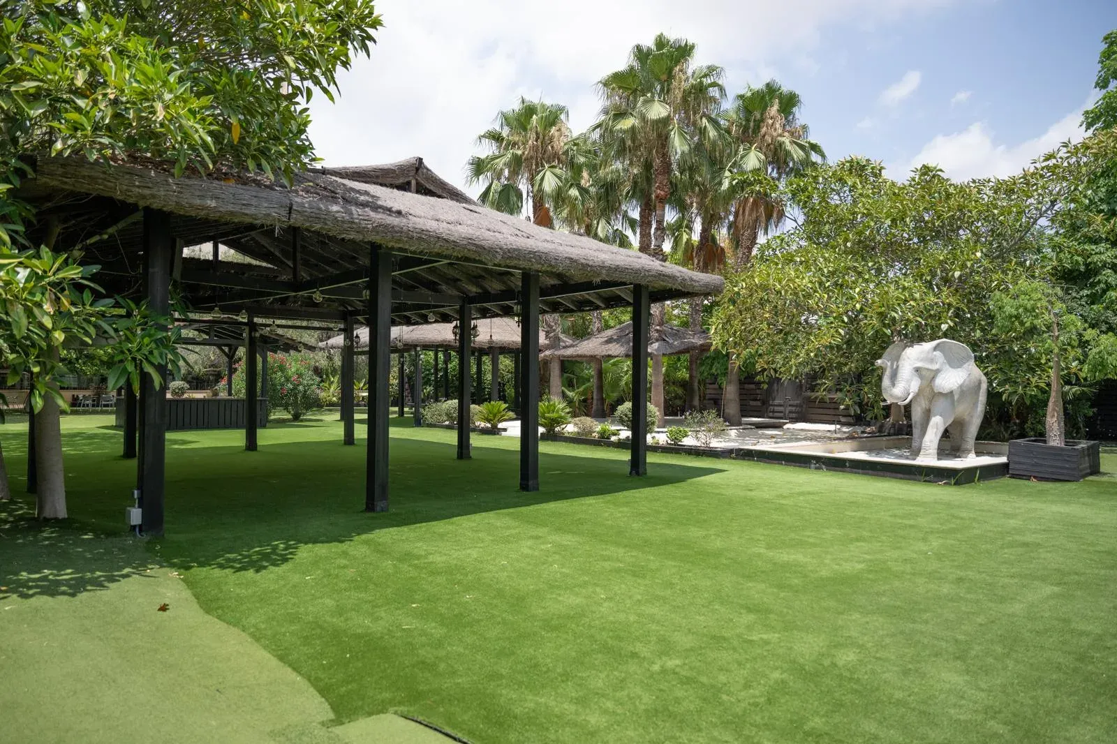 Gardens and outdoor chill-out areas